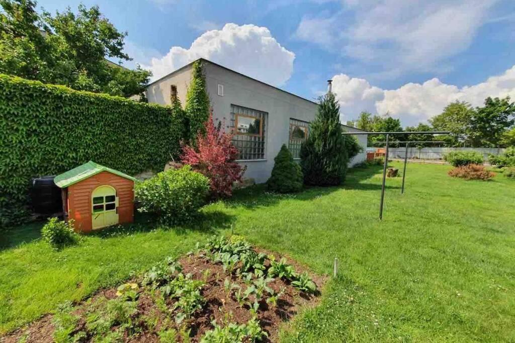Family Apartment With Garden And Parking Spot Ceske Budejovice Exterior photo