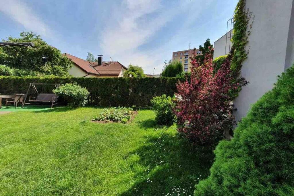 Family Apartment With Garden And Parking Spot Ceske Budejovice Exterior photo